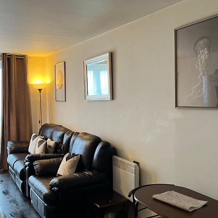 Radiant2 Bedroom Apartment In The Heart Of Harlow Town Exterior foto