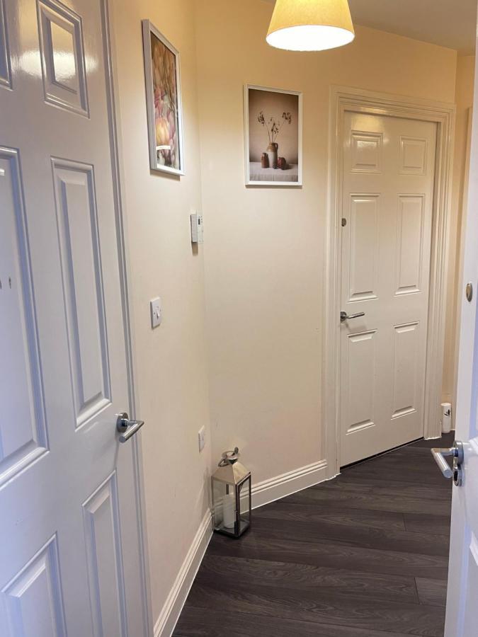 Radiant2 Bedroom Apartment In The Heart Of Harlow Town Exterior foto