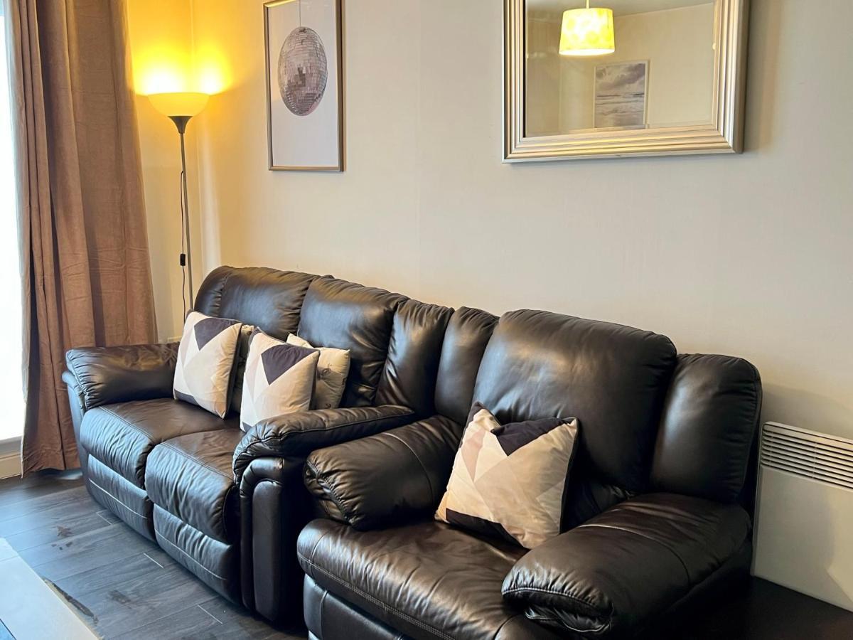Radiant2 Bedroom Apartment In The Heart Of Harlow Town Exterior foto